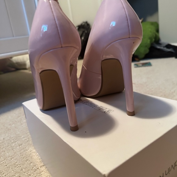 Pink patent leather stiletto heels from Express. Worn once look brand new size 8 - Picture 3 of 3